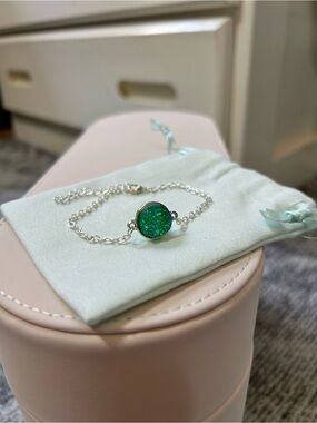 Silver Chain Dainty Bracelet with Green Glitter Druzy Accent Center Stone ✨